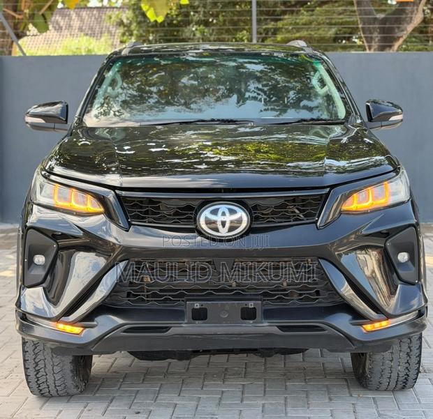 Toyota Fortuner 2018 Black