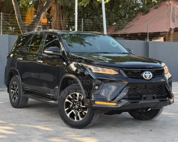 Toyota Fortuner 2018 Black