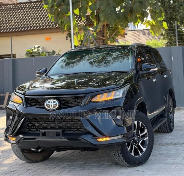 Toyota Fortuner 2018 Black