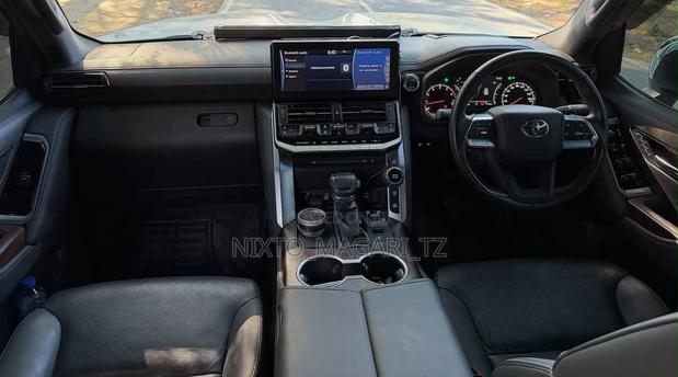 Toyota Land Cruiser 2024 White
