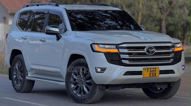 Toyota Land Cruiser 2024 White