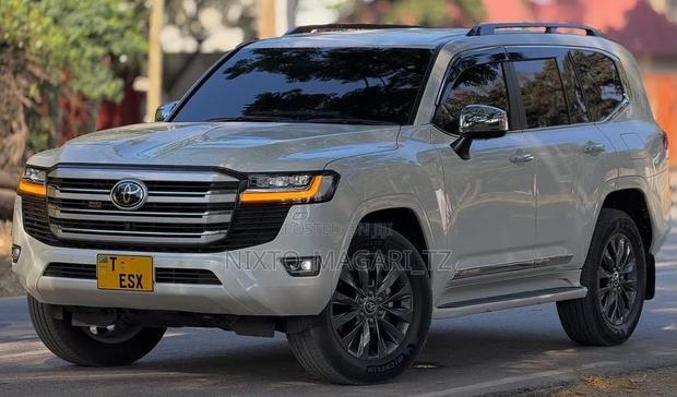 Toyota Land Cruiser 2024 White