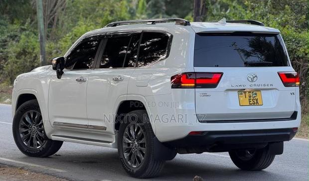 Toyota Land Cruiser 2024 White