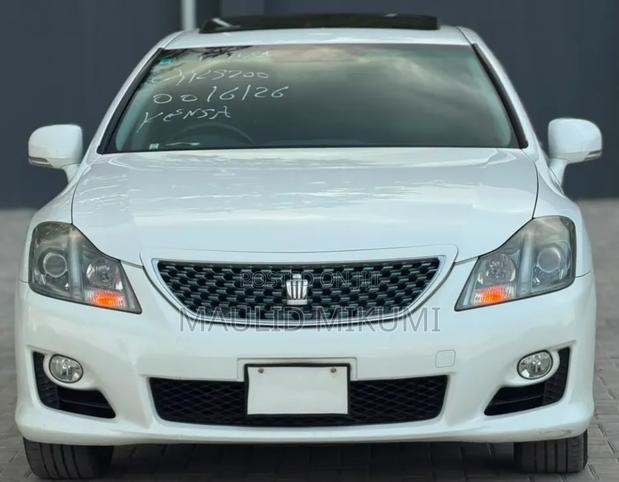 Toyota Crown 2009 White