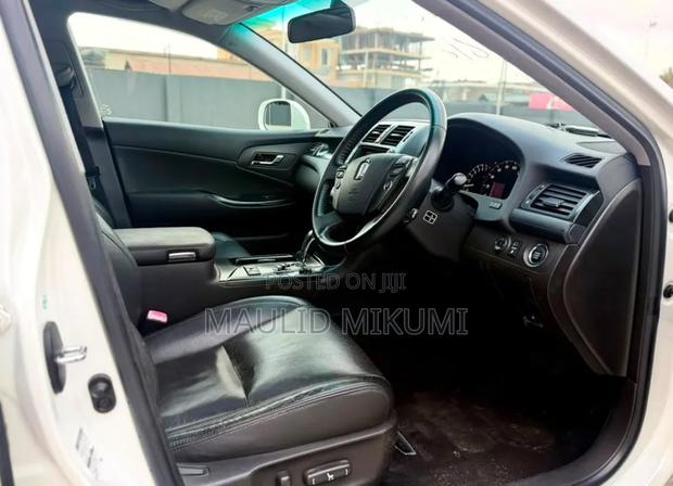 Toyota Crown 2009 White