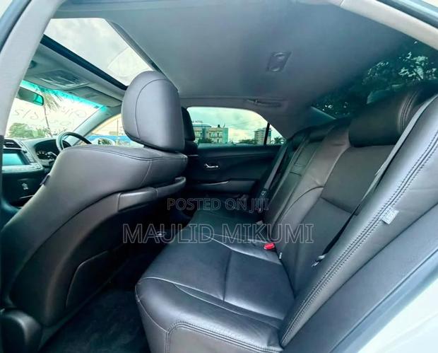 Toyota Crown 2009 White