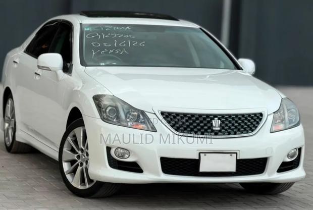 Toyota Crown 2009 White