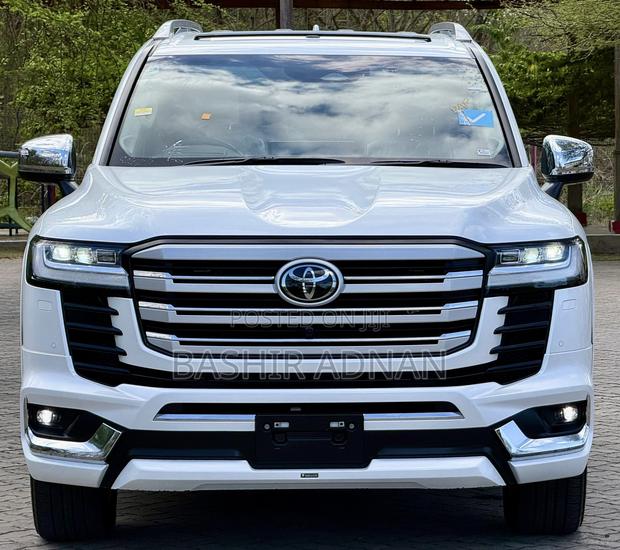 Toyota Land Cruiser LC300 2025 Pearl