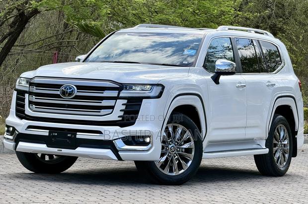 Toyota Land Cruiser LC300 2025 Pearl
