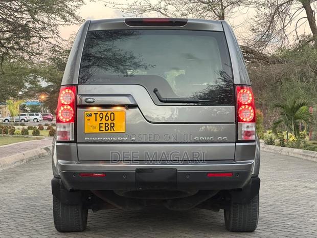 Land Rover Discovery 2011 Gray