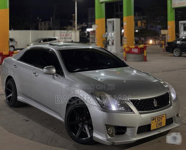 Toyota Crown 2010 Silver