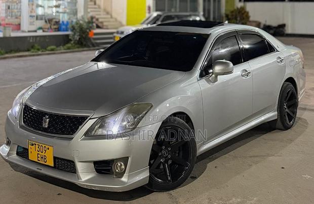 Toyota Crown 2010 Silver