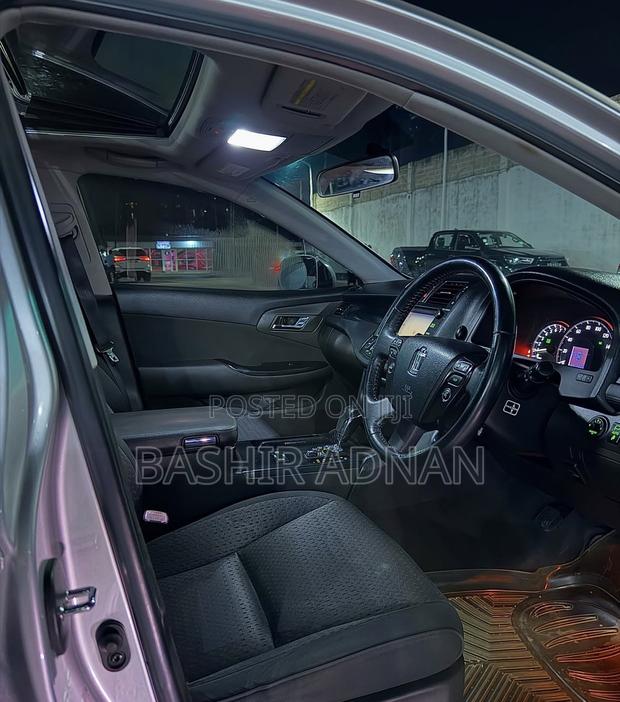 Toyota Crown 2010 Silver