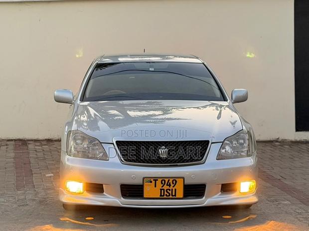 Toyota Crown 2006 Silver