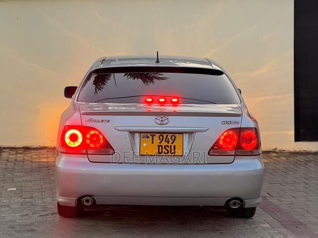 Toyota Crown 2006 Silver