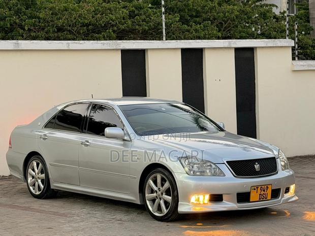 Toyota Crown 2006 Silver