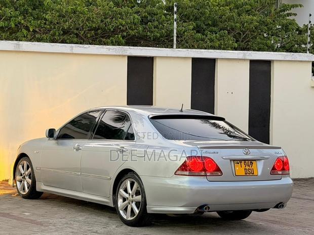 Toyota Crown 2006 Silver