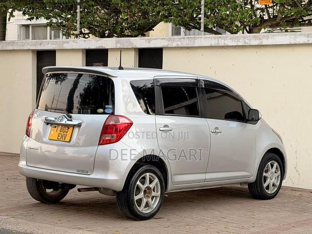Toyota Ractis 2008 Silver