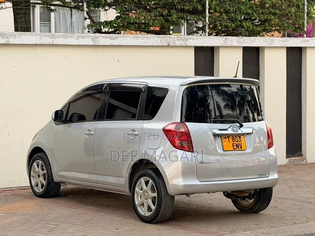 Toyota Ractis 2008 Silver
