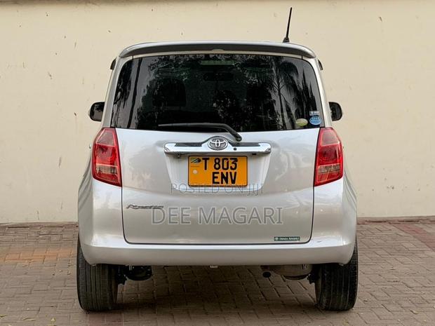 Toyota Ractis 2008 Silver