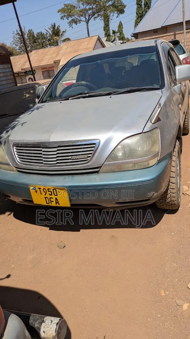 Toyota Harrier 2000 Silver