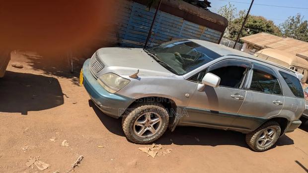 Toyota Harrier 2000 Silver
