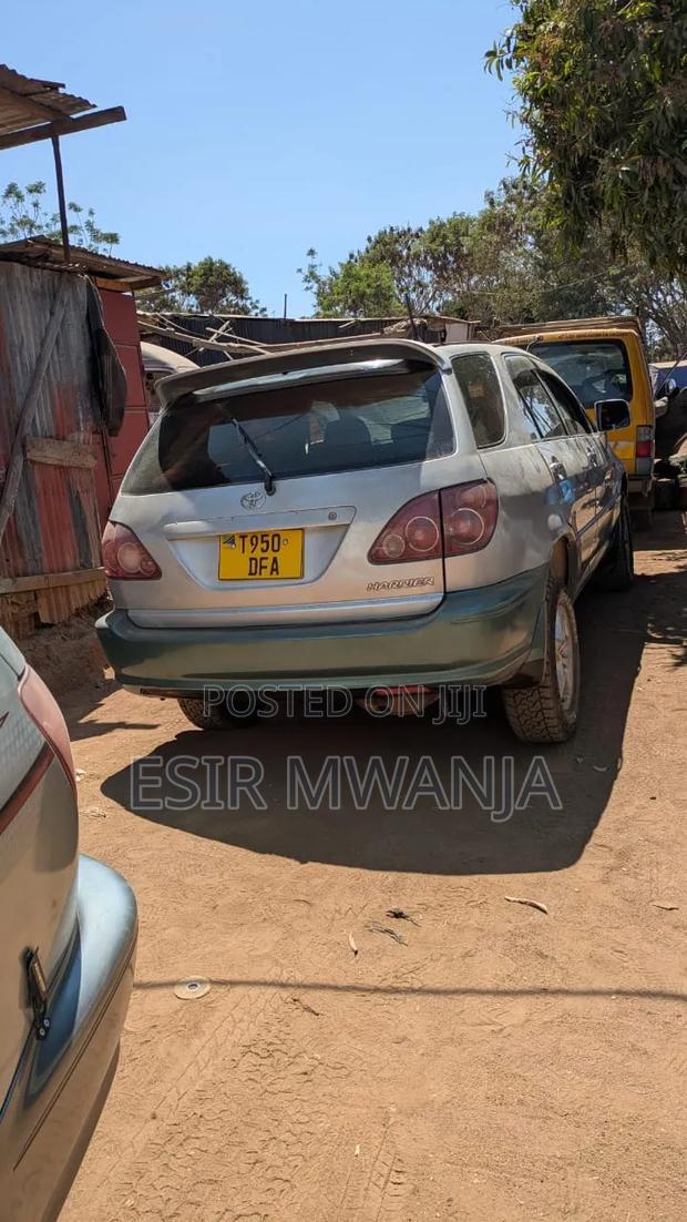 Toyota Harrier 2000 Silver