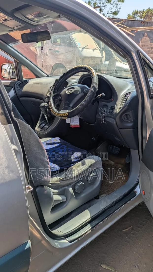 Toyota Harrier 2000 Silver