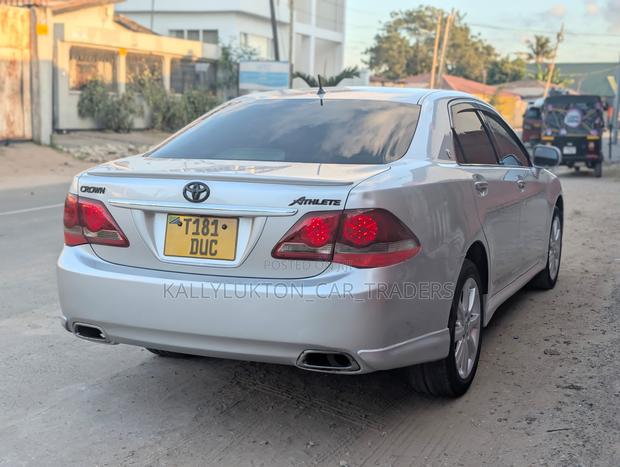 Toyota Crown 2009 Silver