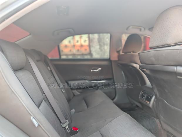Toyota Crown 2009 Silver