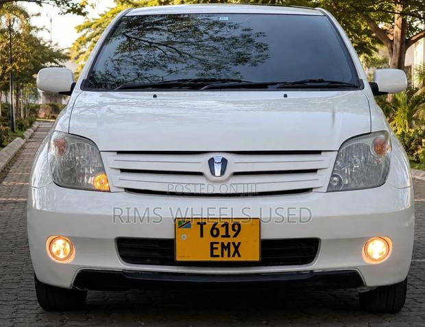 Toyota IST 2004 White