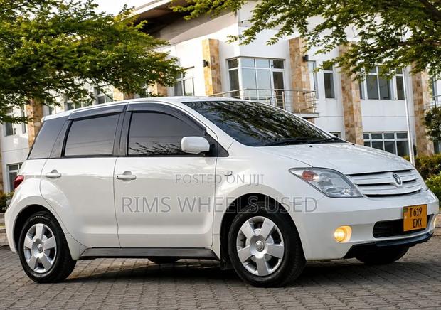 Toyota IST 2004 White