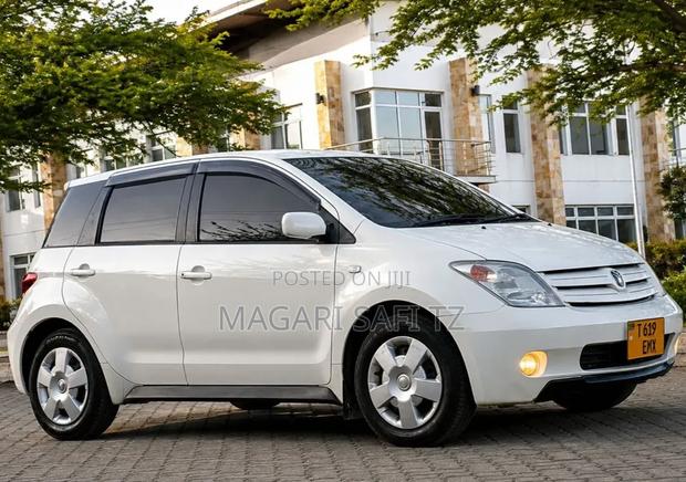 Toyota IST 2004 White