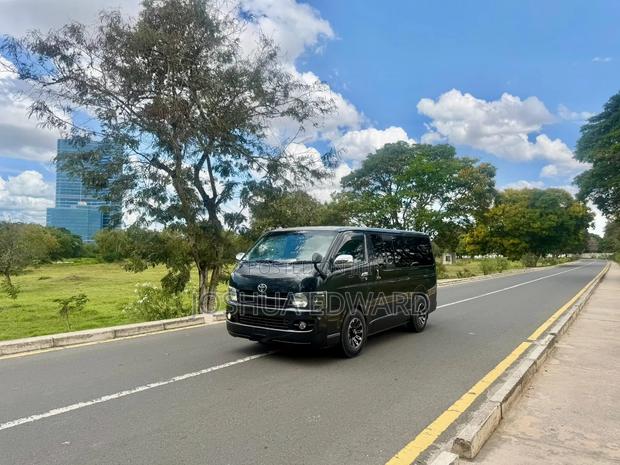 Toyota Grand HiAce 2002 Black