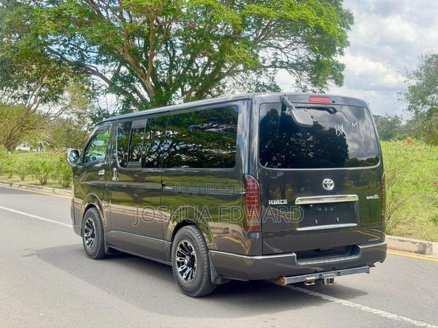 Toyota Grand HiAce 2002 Black