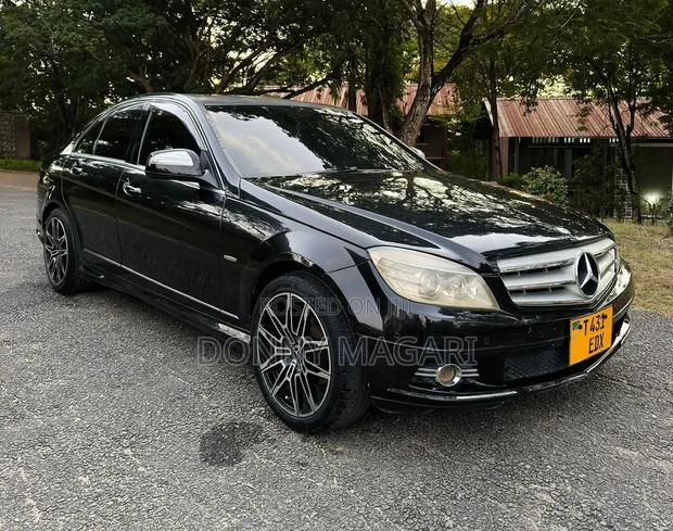 Mercedes-Benz C-Class 2011 Black