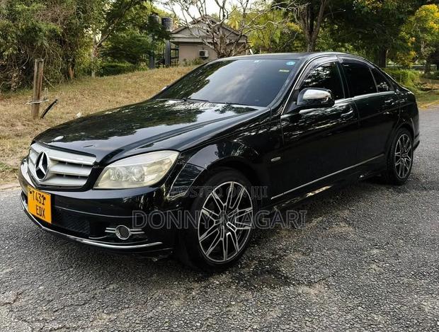 Mercedes-Benz C-Class 2011 Black