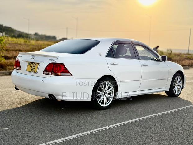New Toyota Crown 2006 White