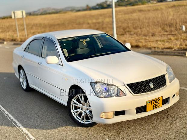 New Toyota Crown 2006 White