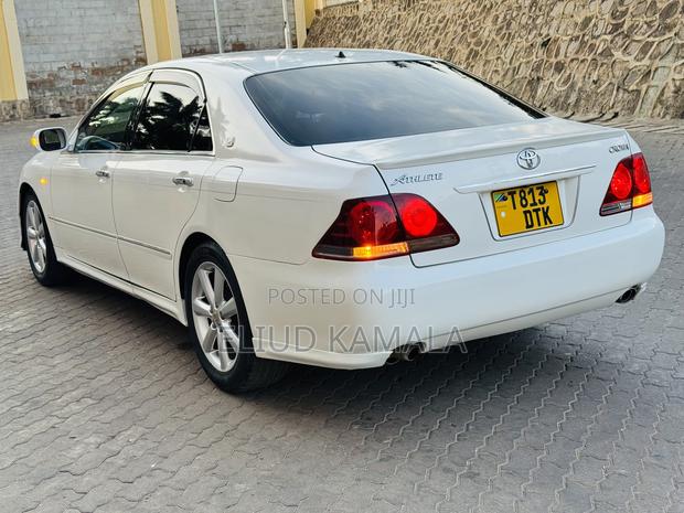 Toyota Crown 2006 Black