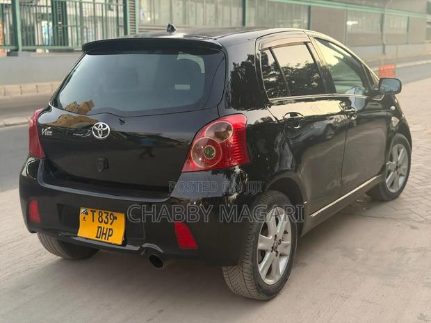 Toyota Vitz 1.5 FWD 5dr 2005 Black