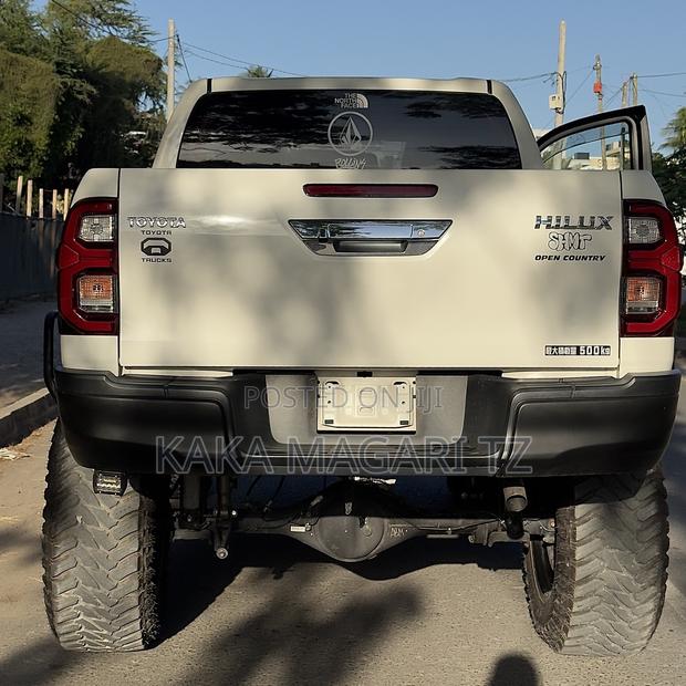 Toyota Hilux 2020 Purple
