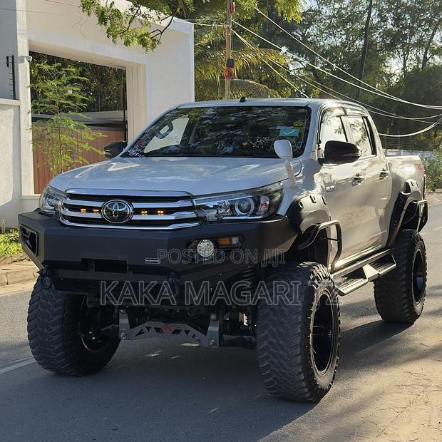 Toyota Hilux 2020 Purple