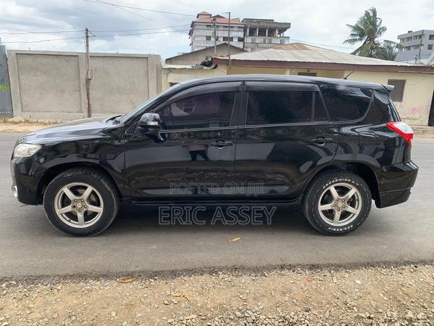 Toyota Vanguard 2012 Black