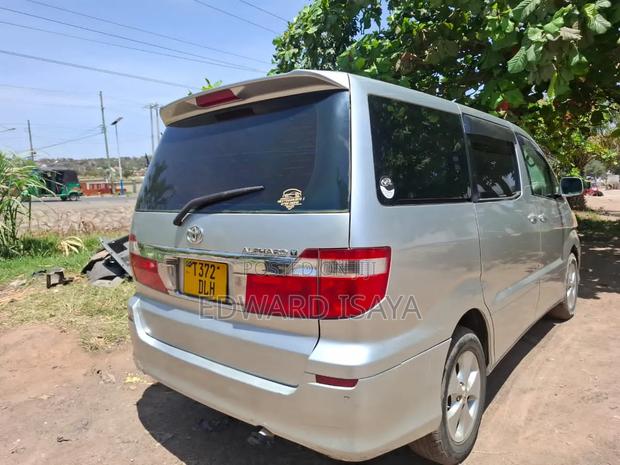 Toyota Alphard 2005 Silver