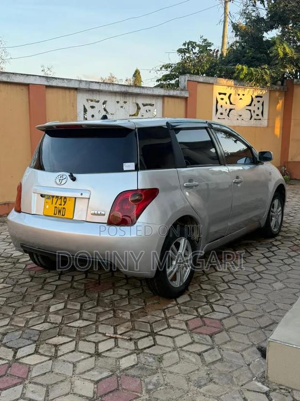 Toyota IST 2005 Silver