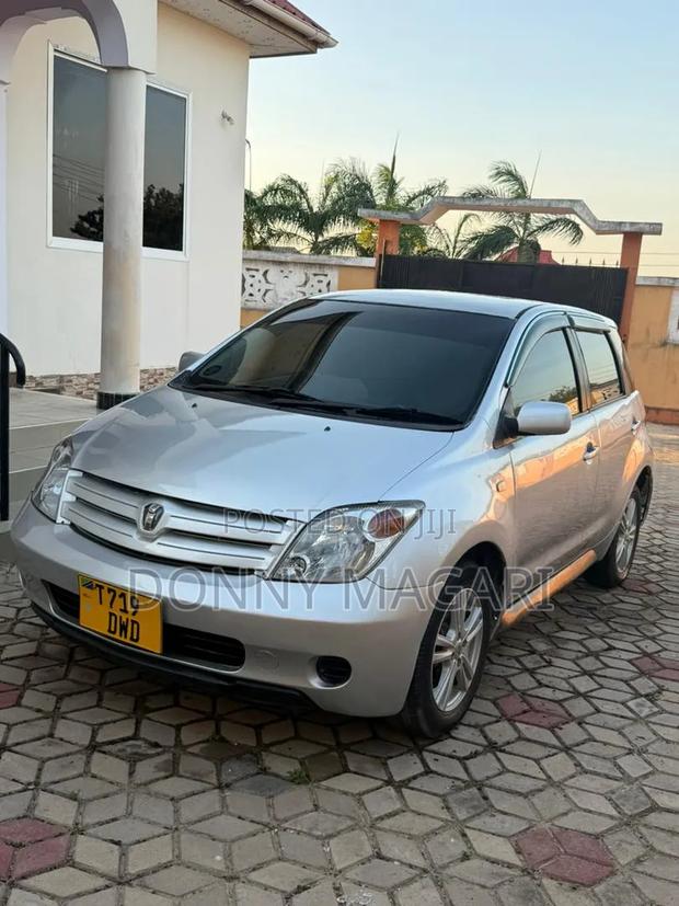 Toyota IST 2005 Silver