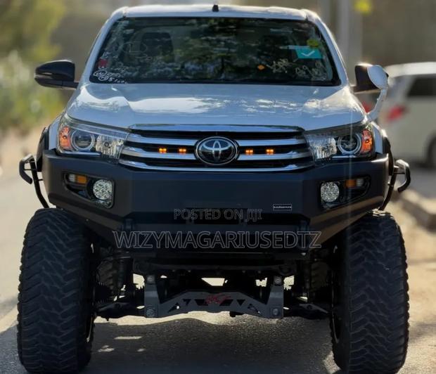 Toyota Hilux 2019 Pearl