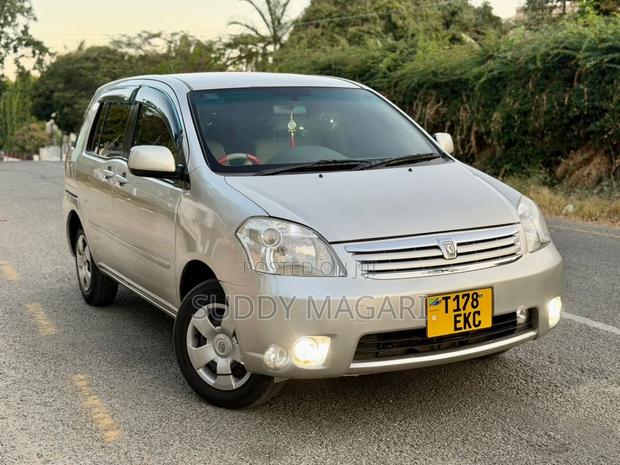 Toyota Raum 2004 Silver
