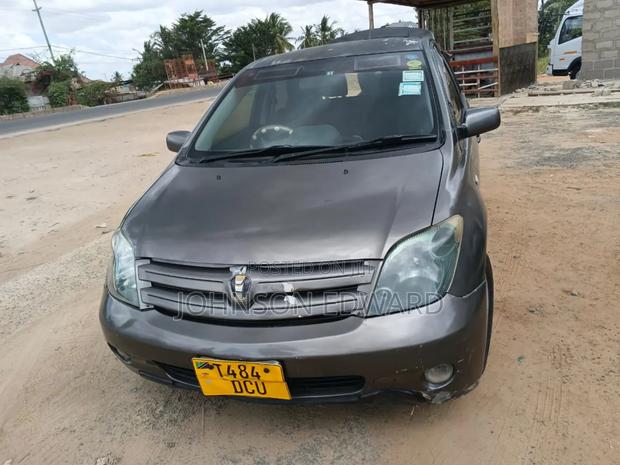 Toyota IST 2004 Gray